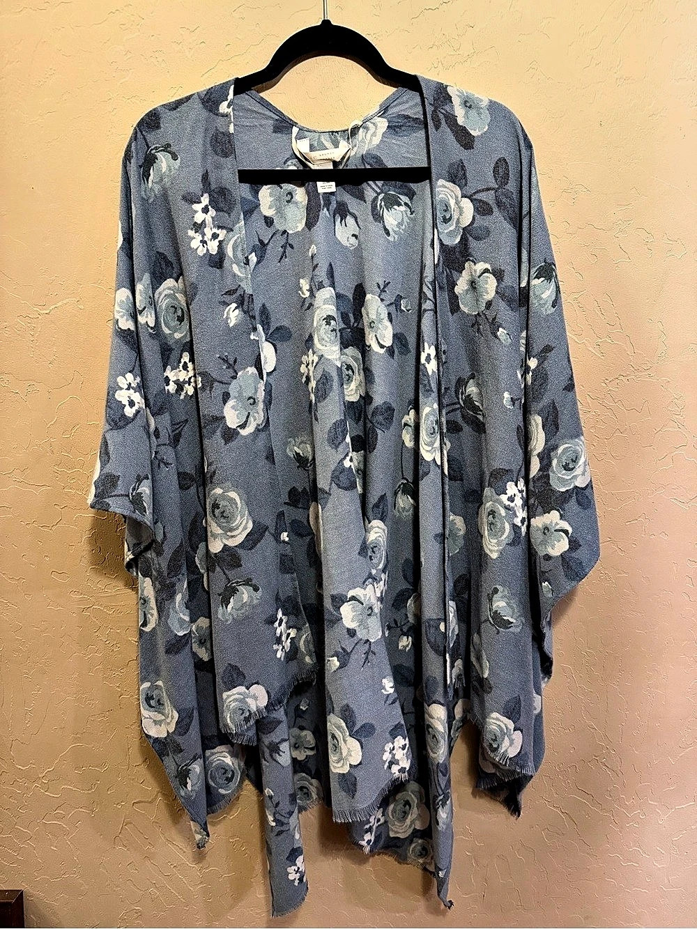 LC Lauren Conrad Floral Kimono Top in Blue & White Medium Like New